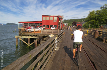 Biking the gorgeous Astoria riverfront trail