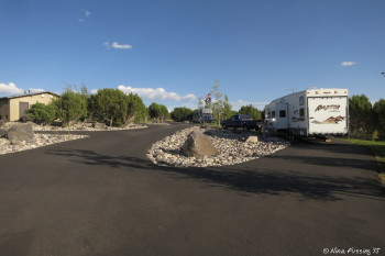 More C loop. Trailer in site C6 on right.