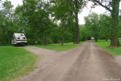 View towards back of loop. Trailer in #60 on left.